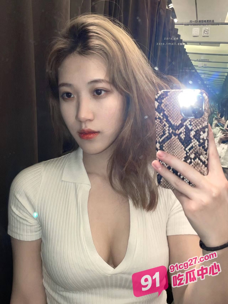 性感少妇帮邻居大哥做保洁 边扫地边被操 隔壁老王不讲武德！ 配图3