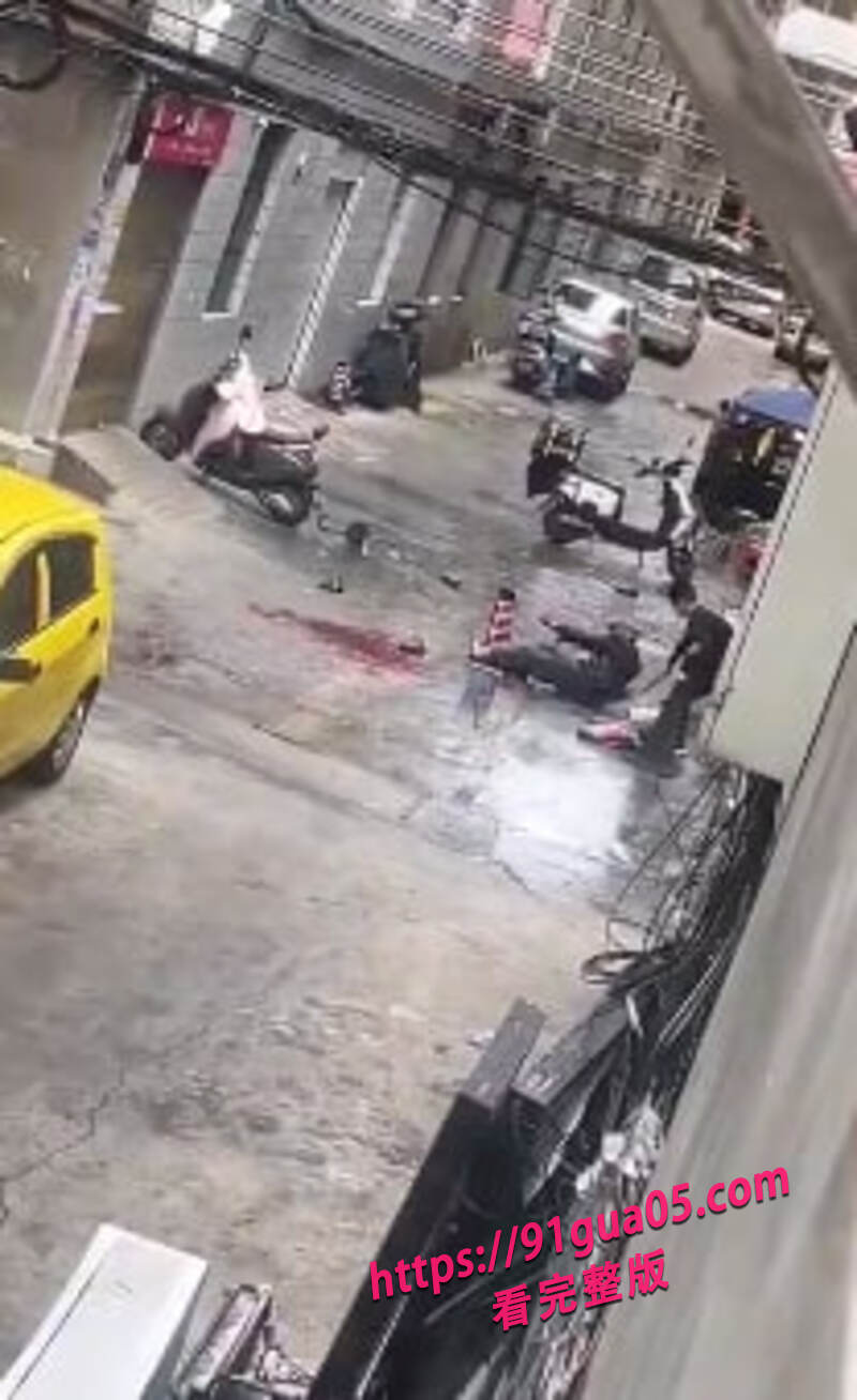 东风广场持刀伤人事件04