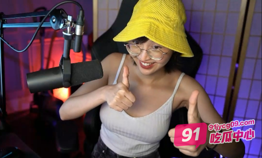 达人秀出身的巨乳网黄deerlong！付费自慰私拍流出！