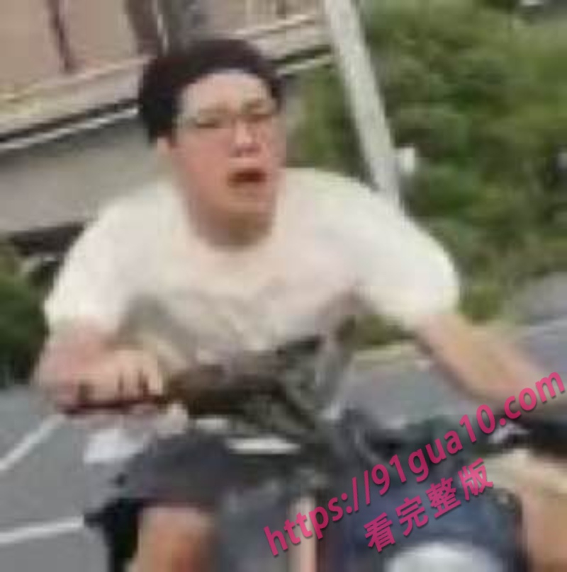 惊魂一刻！摩托车高碰撞瞬间起火 速度究竟有多快？