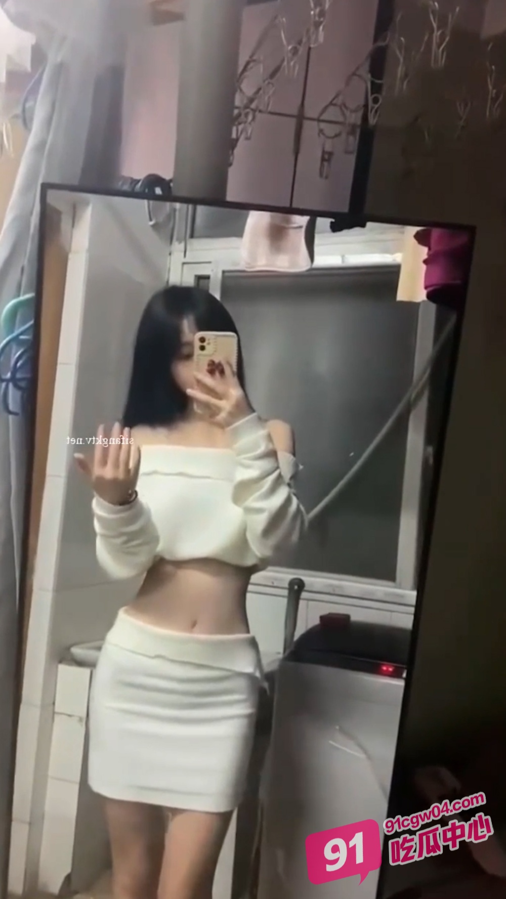 美艳少妇陈可人骚气十足 与炮友酒店大战 衣服都还没脱完就迫不及待了！ 配图4
