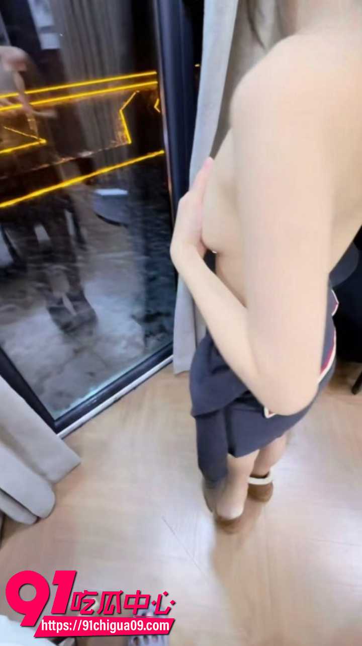 意淫自己妹妹穿短裙翘臀被摸奶子后入猛操6