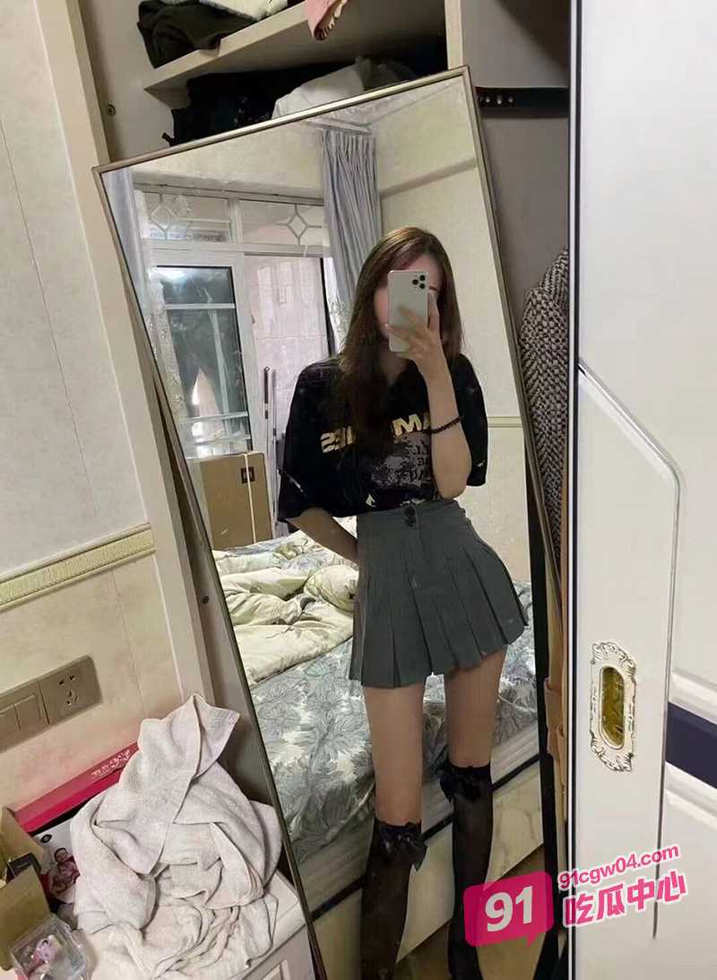 上海工业大学张晴子 主动勾引男友调教性爱视频泄露 床上功夫了得口爆吞精样样精通！ 配图4