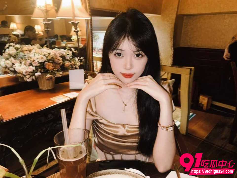 武汉大学经济学大一学生妹周慧媛与两位金主3P口交猛操视频曝光 最后口爆颜射满脸精液