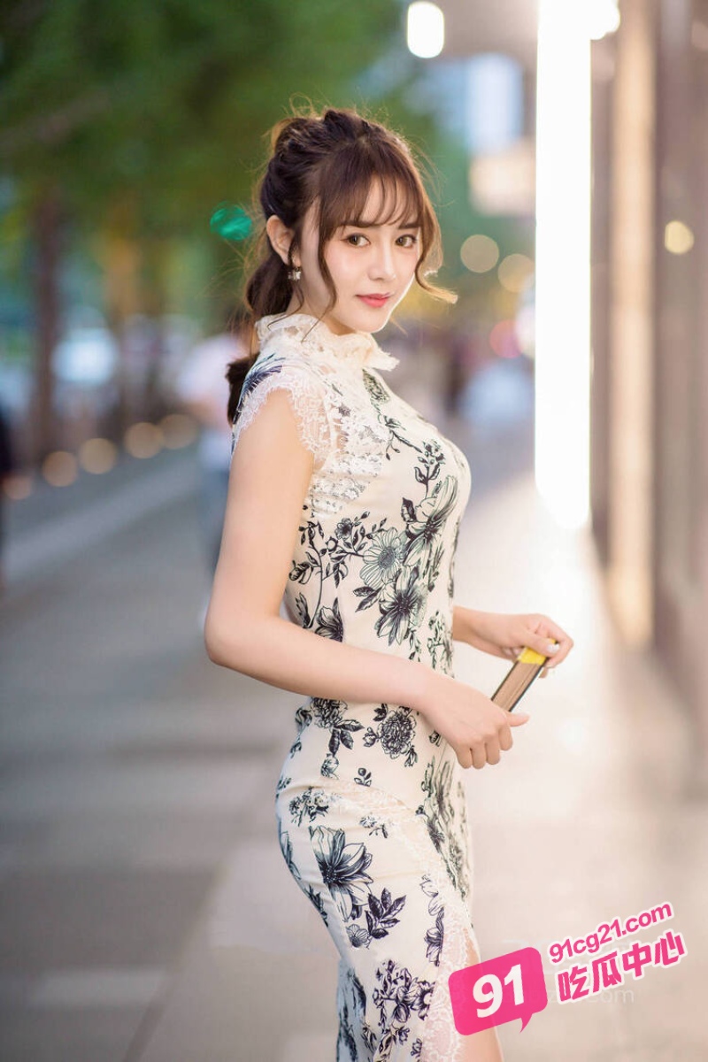 肤白貌美旗袍白虎女神 后入调教风骚不已 口爆吞精毫不含糊！ 配图