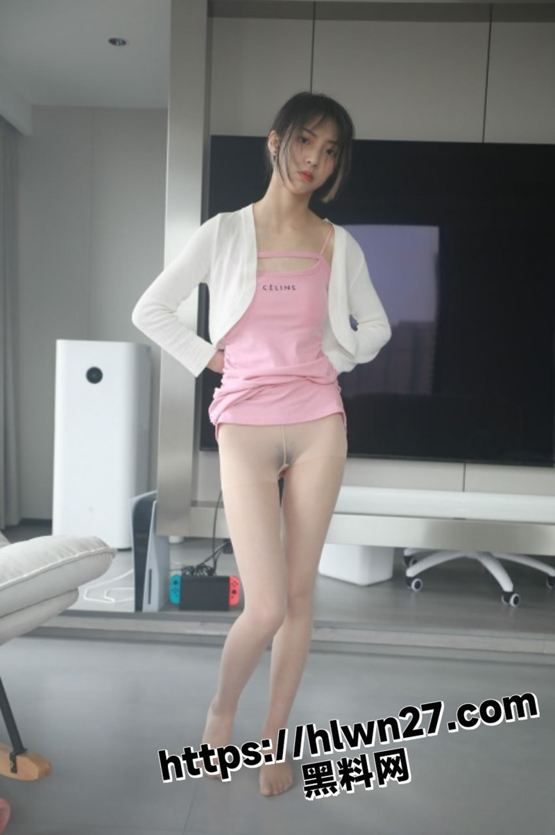 台湾情侣泄密 男友为一己私欲曝光可爱女友的反差私照 真是印证了人前女神人后母狗啊！