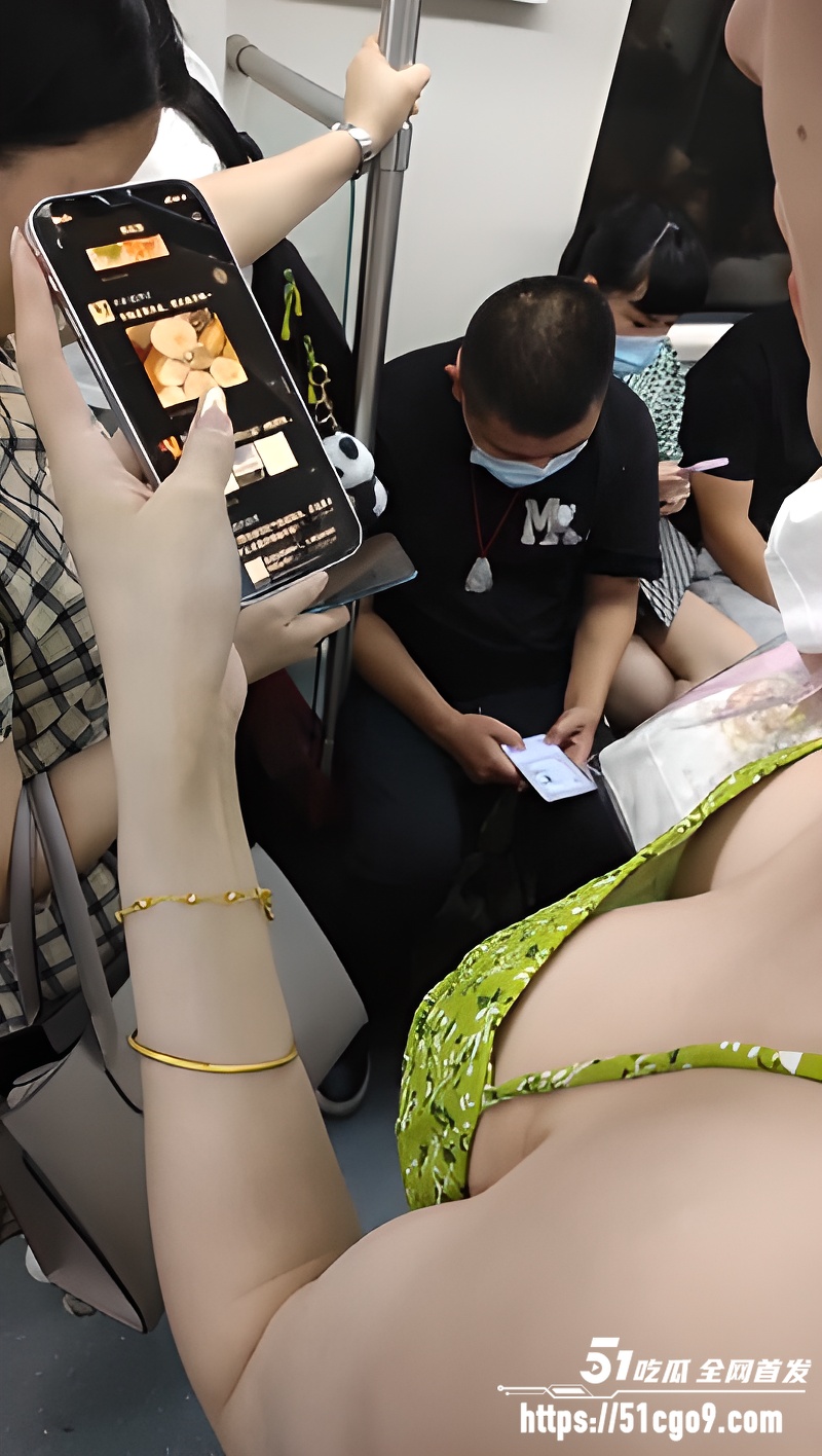 地铁高抄抓拍抄胸5