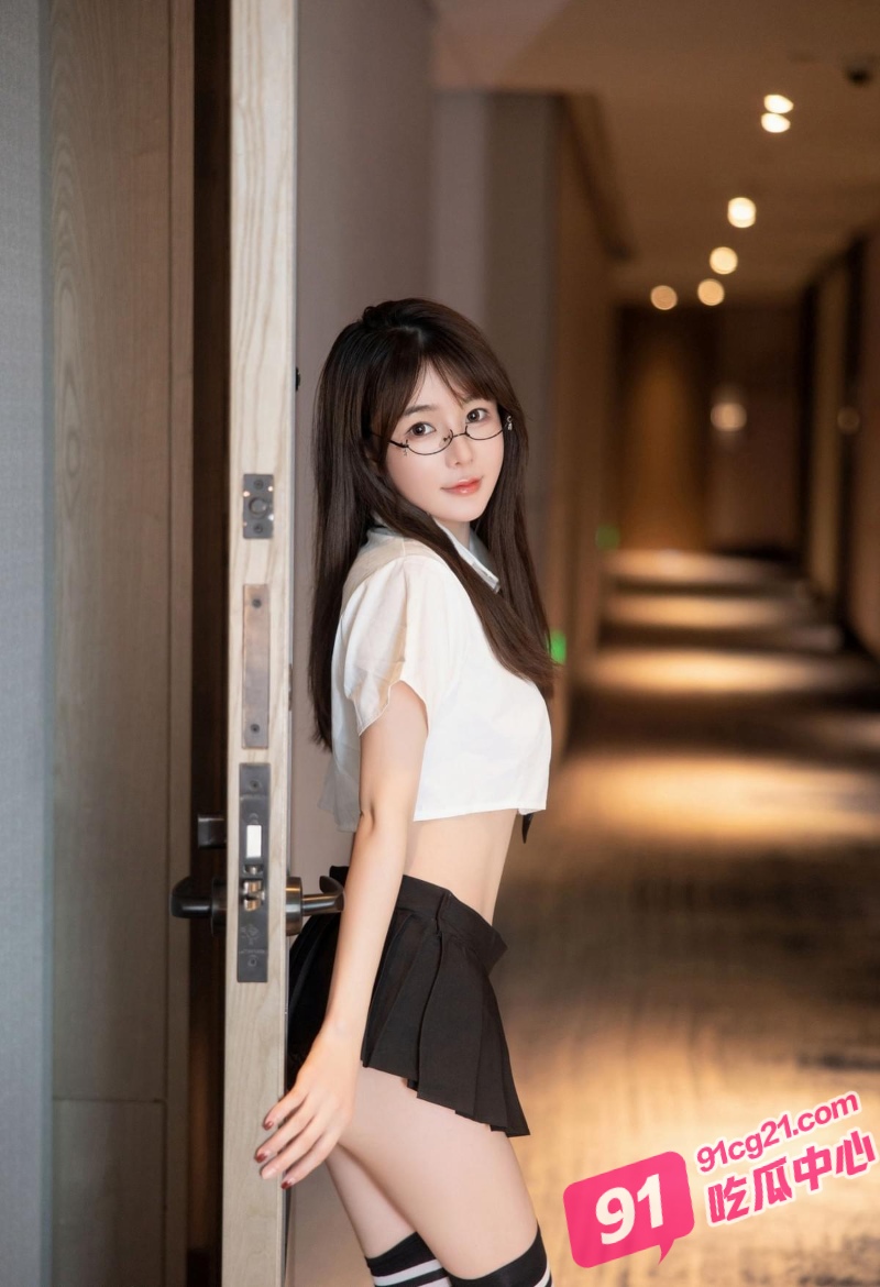 瓜友投稿自己的小母狗 嫩鲍掐出水的在校大学生! 配图3
