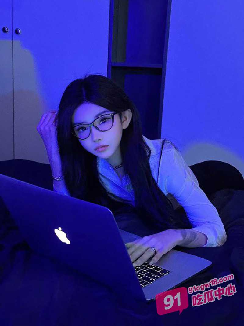 宁波顶级车模高思娜 为了捞金接金主线下调教 白嫩酮体简直太败火了！ 配图3