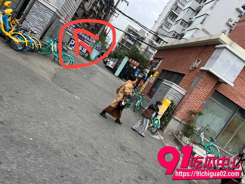 瓜友扫店 成都商K里的密码 极品女模全裸唱陪服务 性感裸舞让人流连忘返！