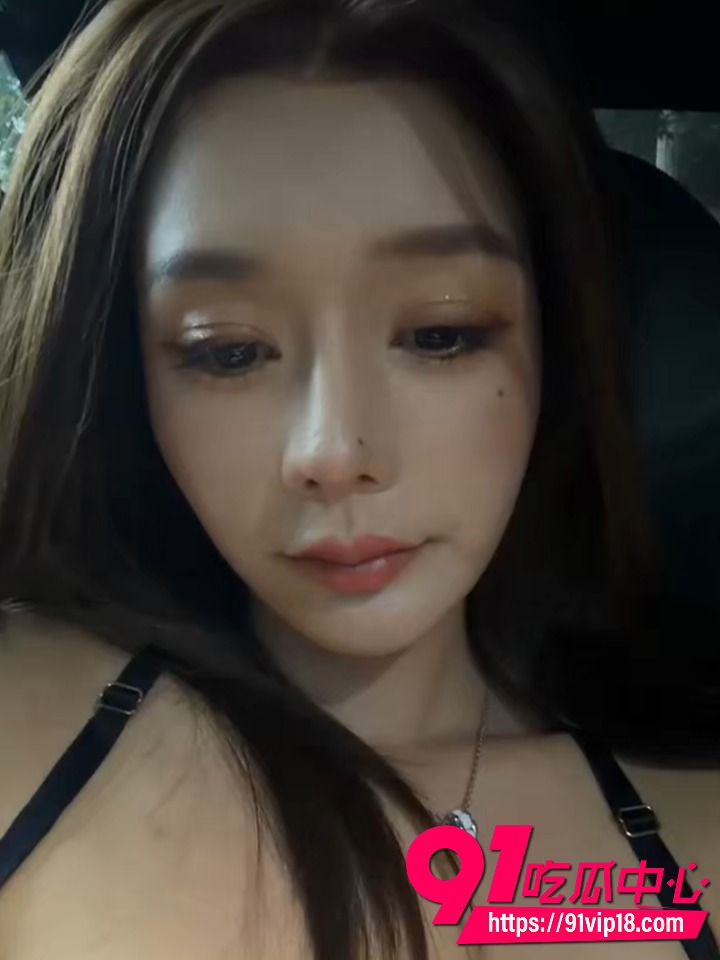 Stripchat女主播BBi0329车震开票秀 掰穴自慰深喉口交 肥臀后入福利实录