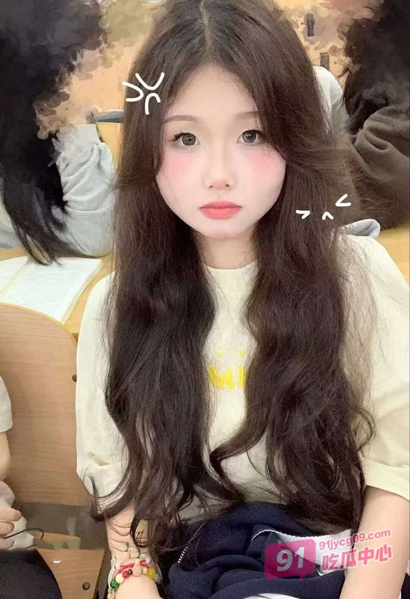 富二代fKabuto约炮女大学生 皮肤白嫩的一线天尤物 私底下真反差！