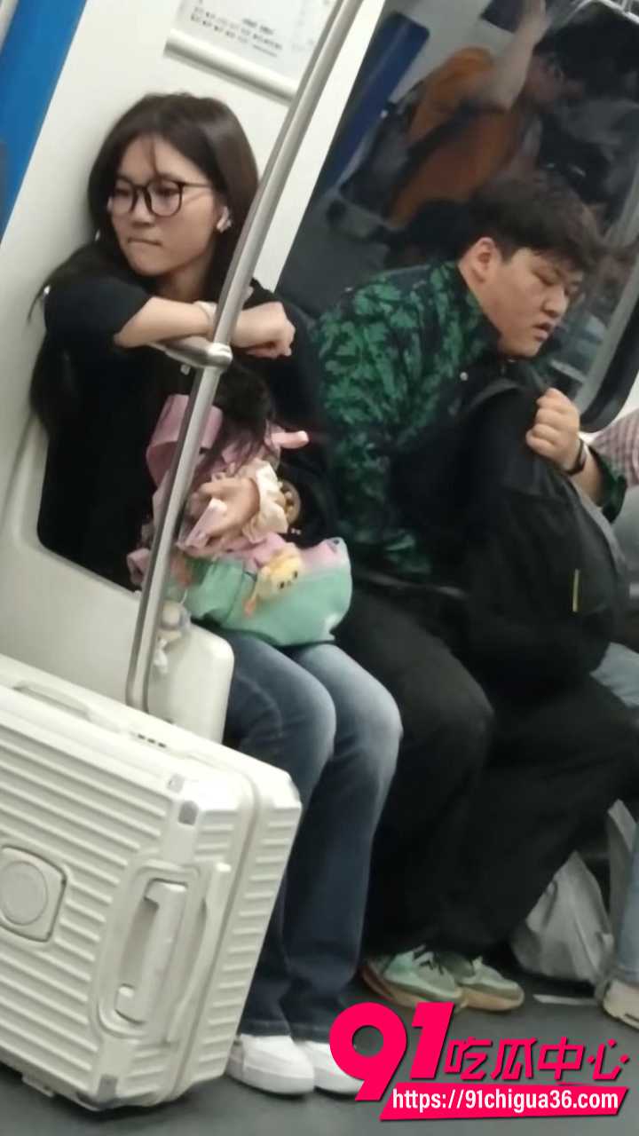 地铁反差猛男公开打飞机9