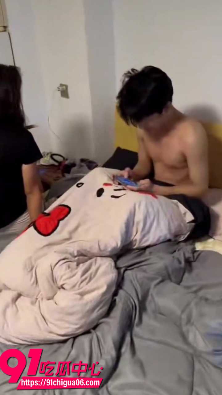 精神小伙与精神小妹的床笫纠葛 羞涩误会到激情和解的爱情拉锯战