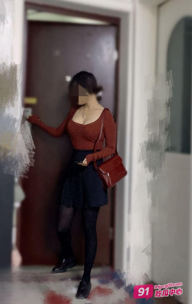 「姐弟乱伦」把大奶表姐调教成女奴 乱伦的感觉太上头了！ 配图3