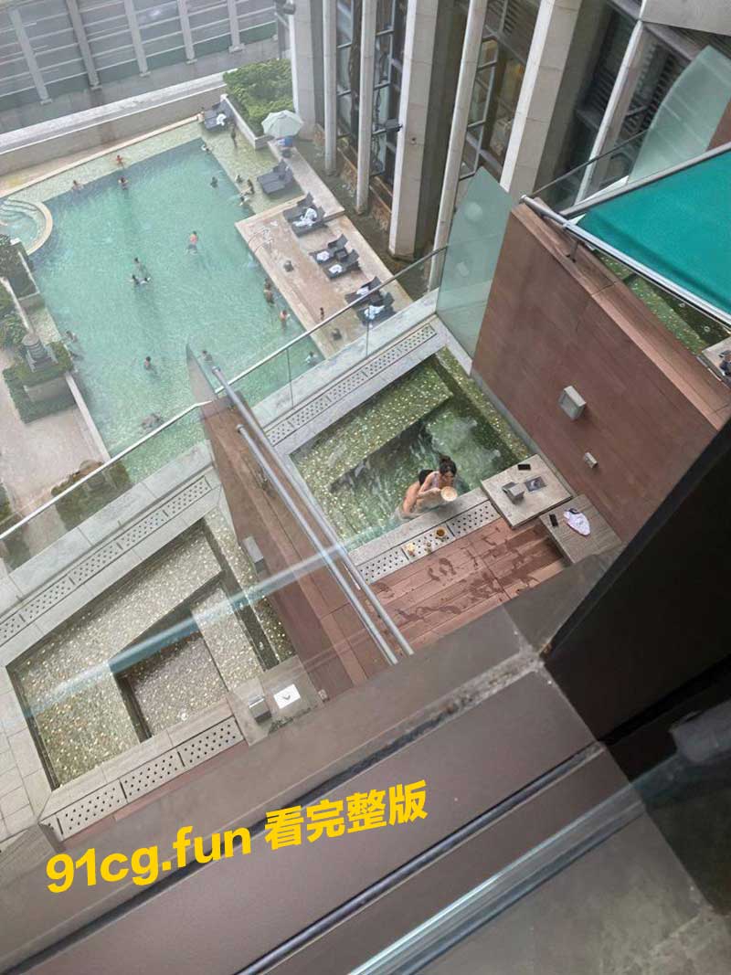 香港酒店浴池情侣激情浴池米线舔逼狂欢