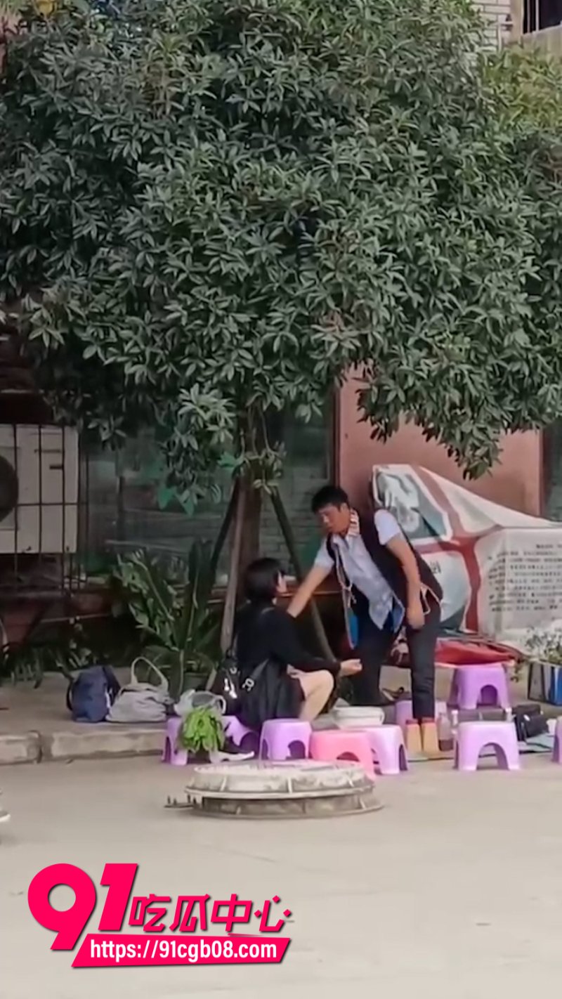 卖假药的把御姐骗的团团转还把逼也摸了奶子也摸了网页素材4
