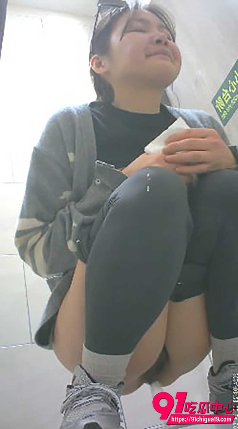 餐厅女厕全景偷拍 5 餐厅女厕全景偷拍 5