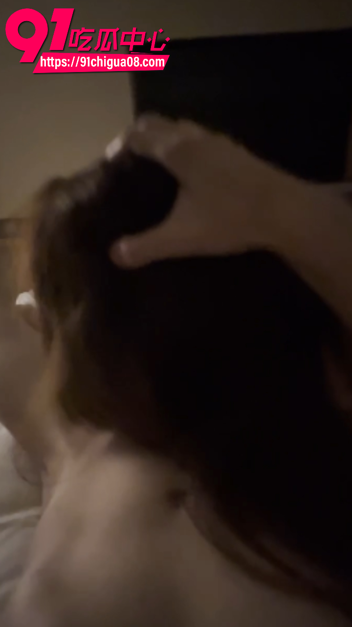 儿子广撒网约炮嫌单纯干炮没劲 迷上SM滴蜡玩女孩被老爹撞见求加入 聊天记录曝光朋友圈彻底破防