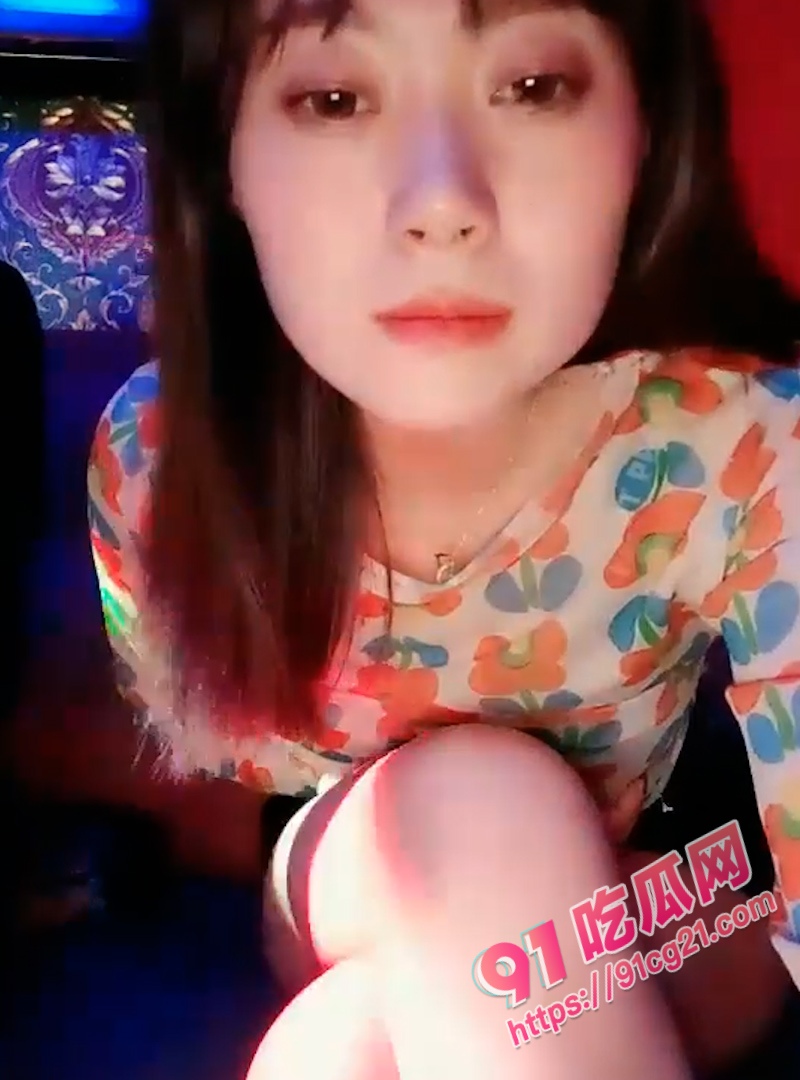 美女主播直播ktv淫乱 昏暗灯光下做爱做的事儿！