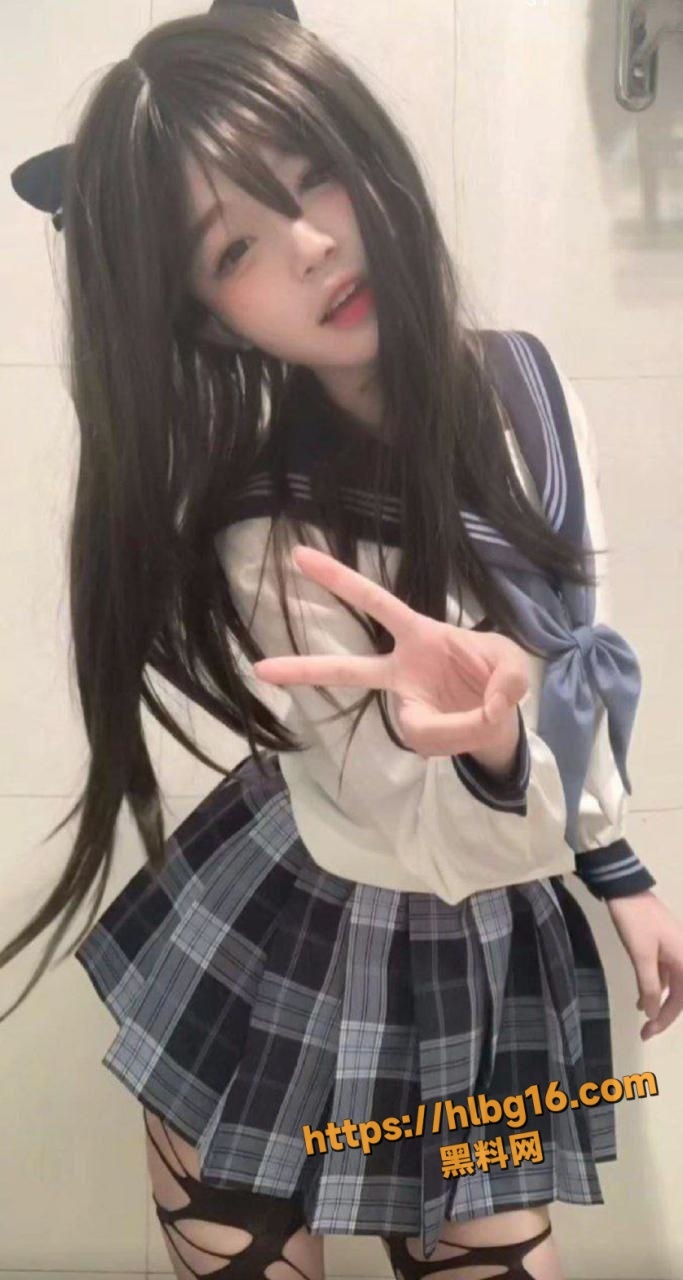 抖音几十万粉丝的小网红 私下是个精神小妹 给榜一大哥自拍自慰视频被流出！