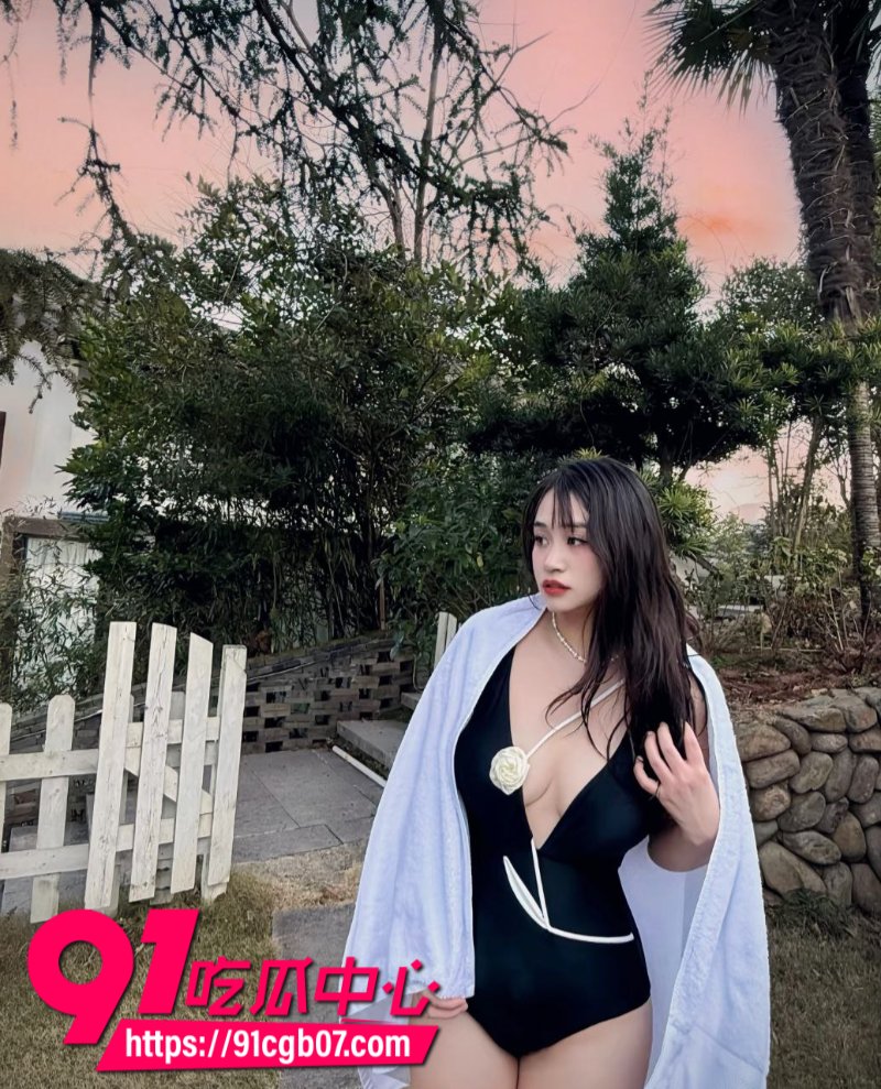 瓜友真实投稿 上海性瘾嫩妹 王一涵 背着男友出轨偷情 在酒店被炮友后入爆操