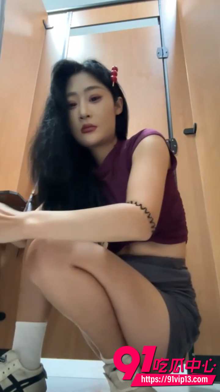 长腿御姐酒店厕所道具自慰2