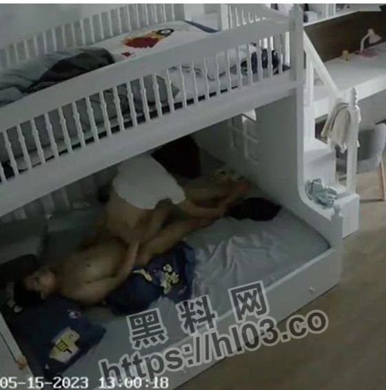 监控泄露 蜗居家庭小两口做爱 女儿在旁边自慰