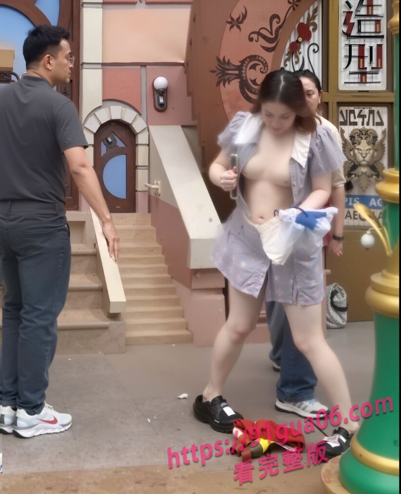 上海迪士尼情侣打架完整版6.jpg