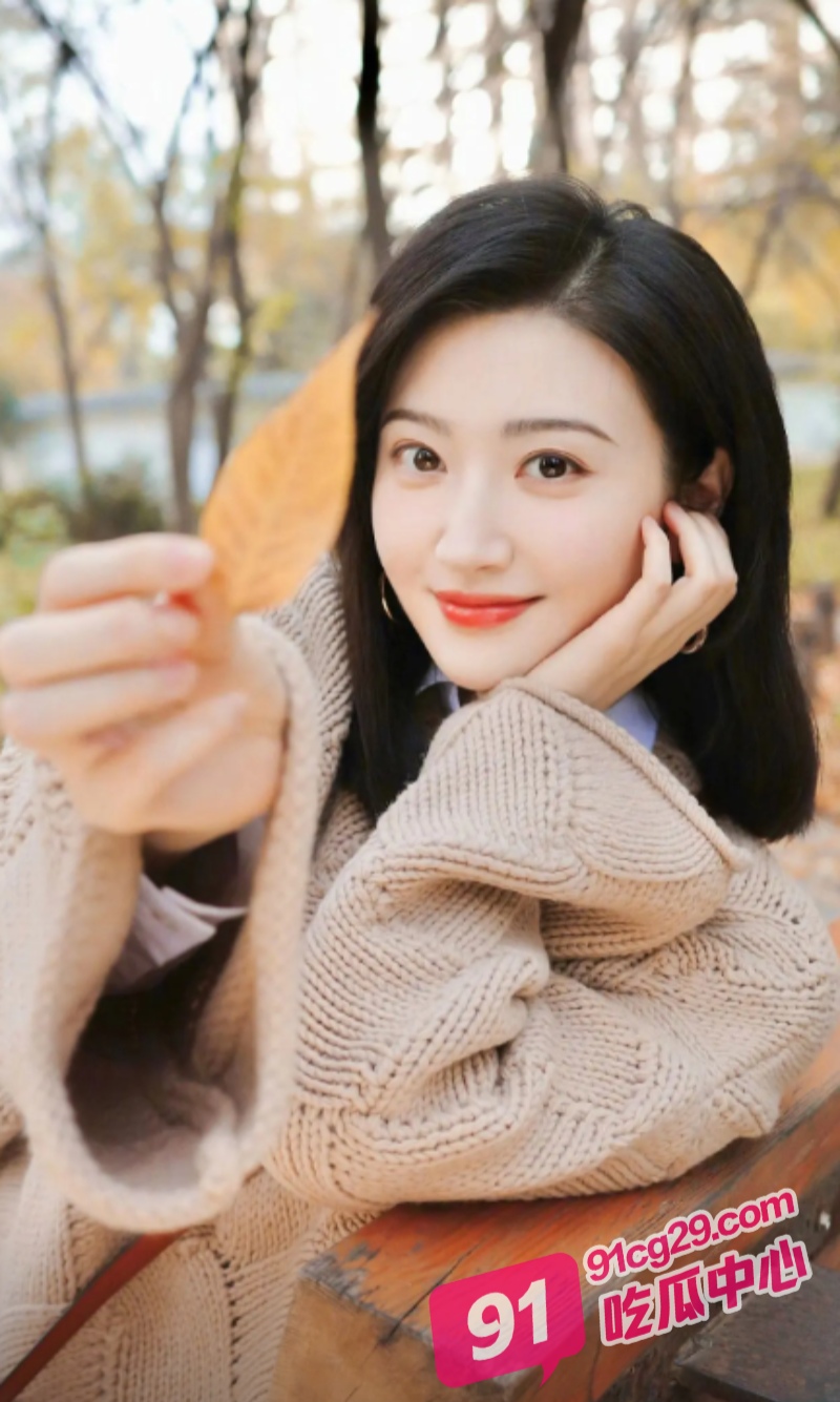 景甜约瑜伽教练上门指导动作 色心大发的教练乘机扑倒女神！ 配图