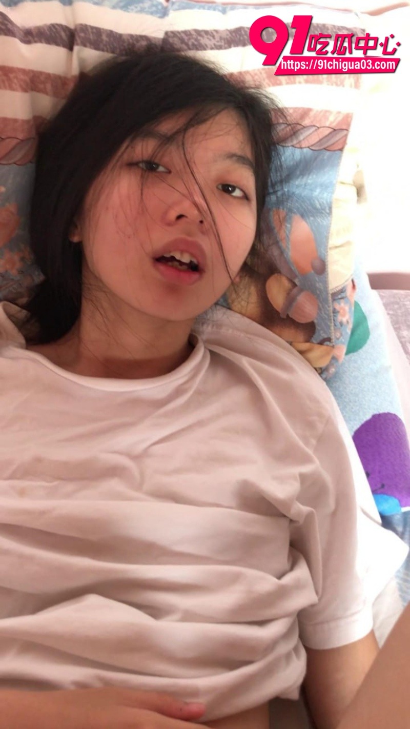 情侣私拍视频曝光 清纯小女友被调教成淫荡小母狗 男友爆操骚穴爽到翻白眼 娇喘呻吟诱惑十足