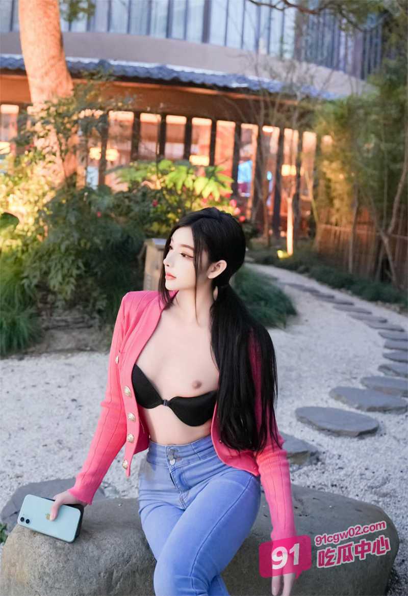 嫩模龙雪儿 土豪高价购买后重磅分享！身穿性感情趣内衣在浴室揉奶湿身！ 配图7