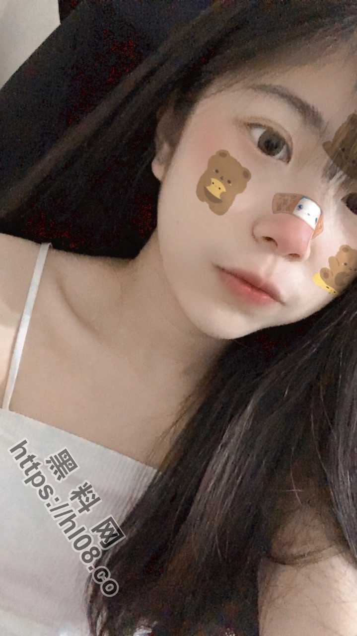 清纯可爱甜美反差女大私拍流出，开档黑丝露b淫语不断，饥渴难耐在线求人干