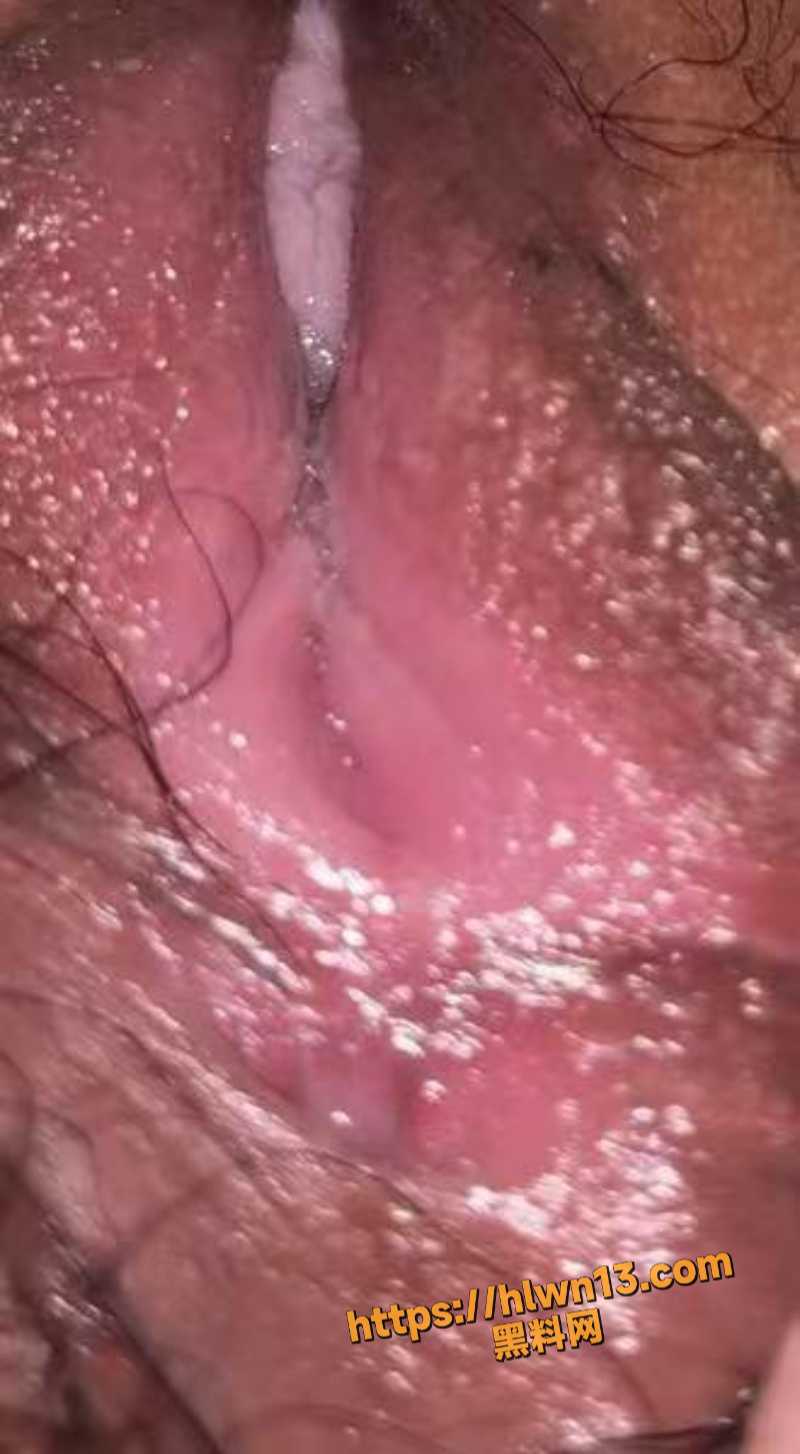天津母狗 郝艺桐 刚满十八却患有性瘾 酷爱吞精的她天天在校给体育生前任杨毅送逼！