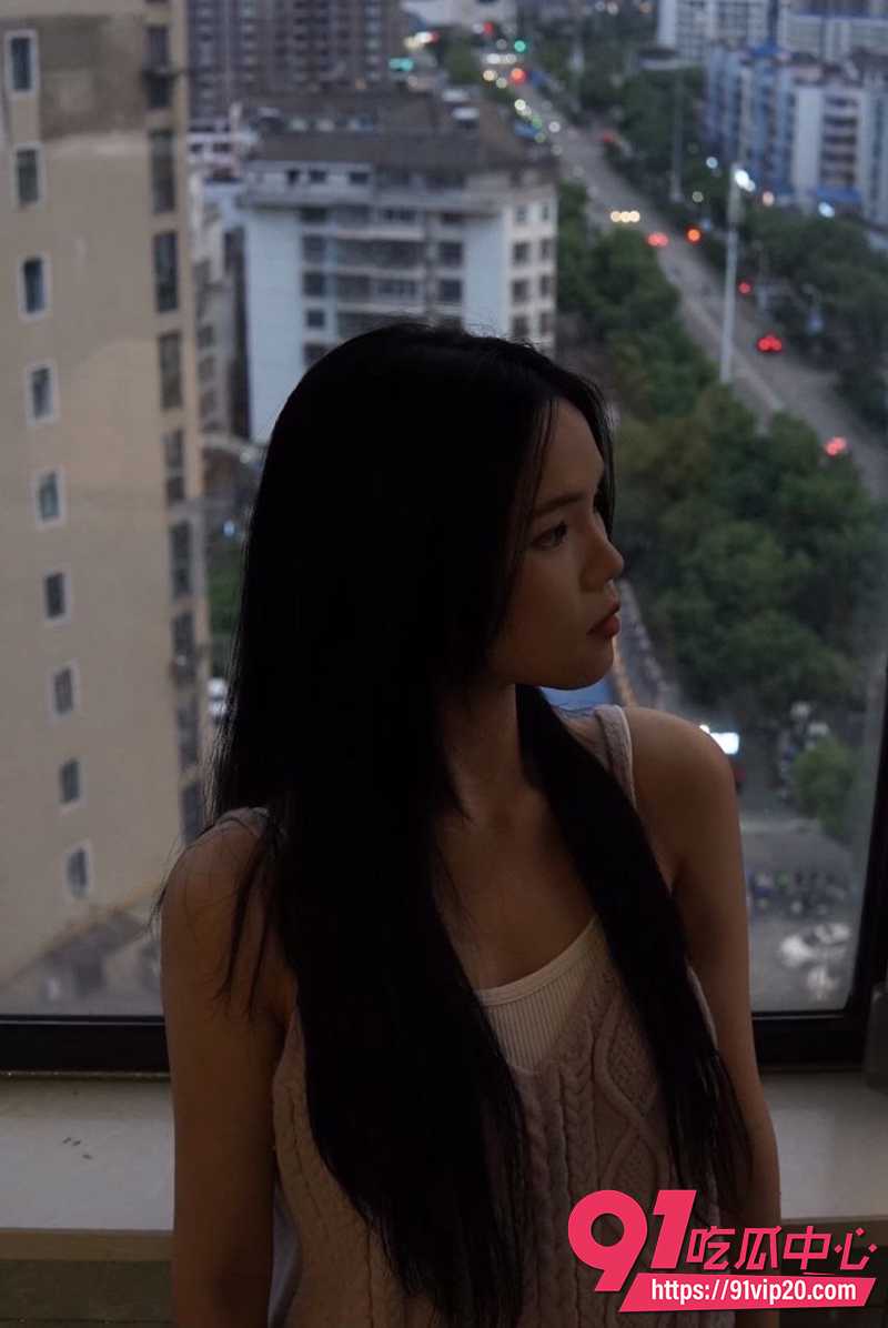 北京情侣浴室不雅泄密 淫荡女友黑丝吊带配白丝蝴蝶结 被按头深喉中出!