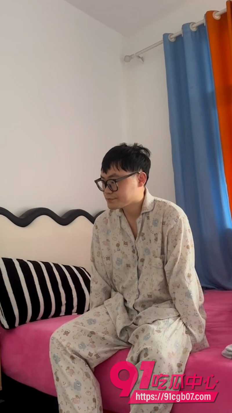 捉奸现实版老婆藏奸夫阳台被抓包2