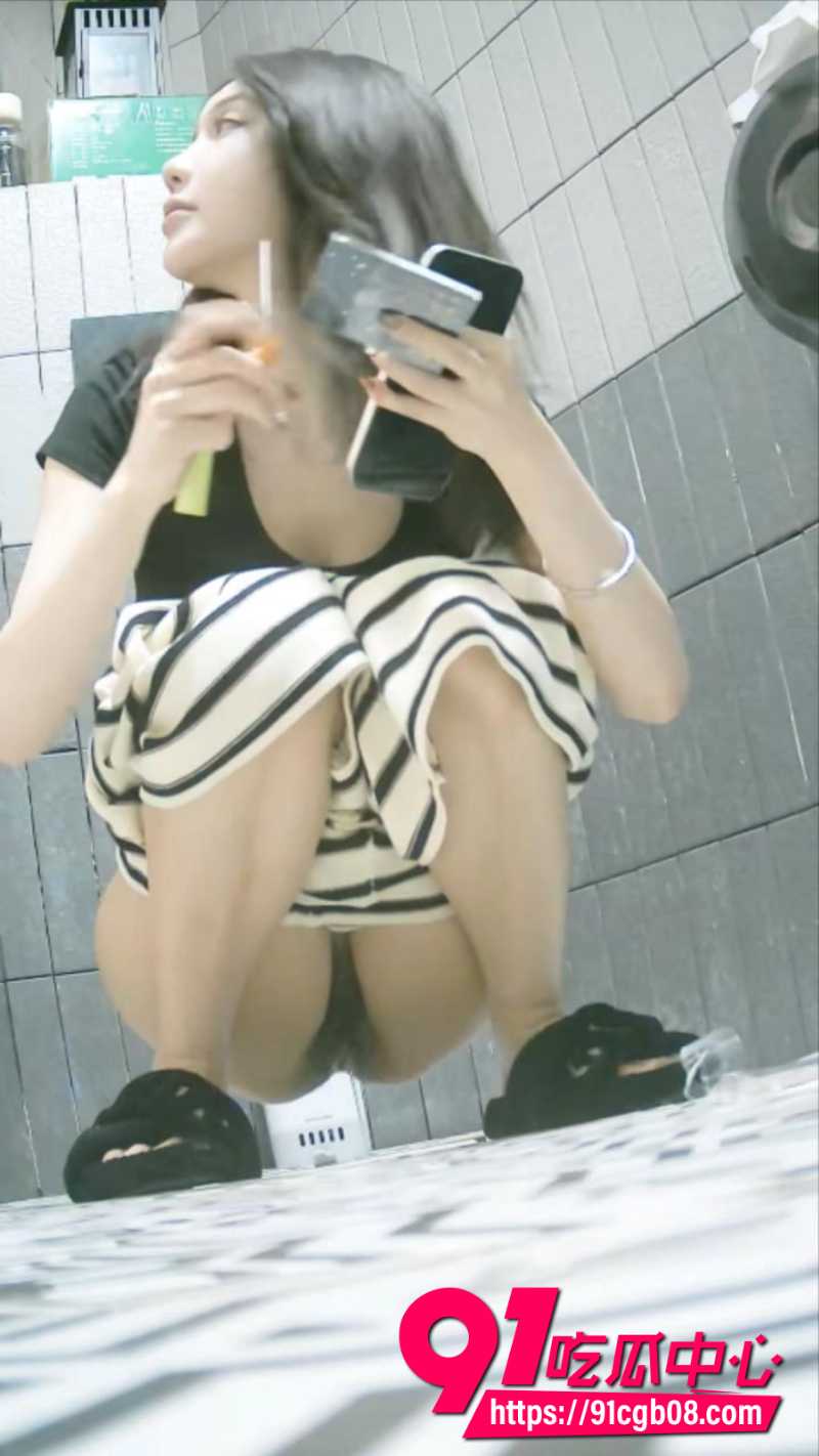 商超厕拍极品超白嫩妹子2 商超厕拍极品超白嫩妹子2