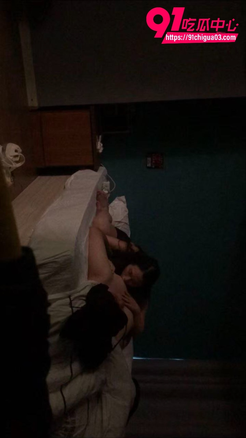 瓜友投稿自己老婆慧慧婚内出轨视频曝光 红杏出墙偷情单男 被猛男们怕排队轮流爆操骚逼简直爽翻了