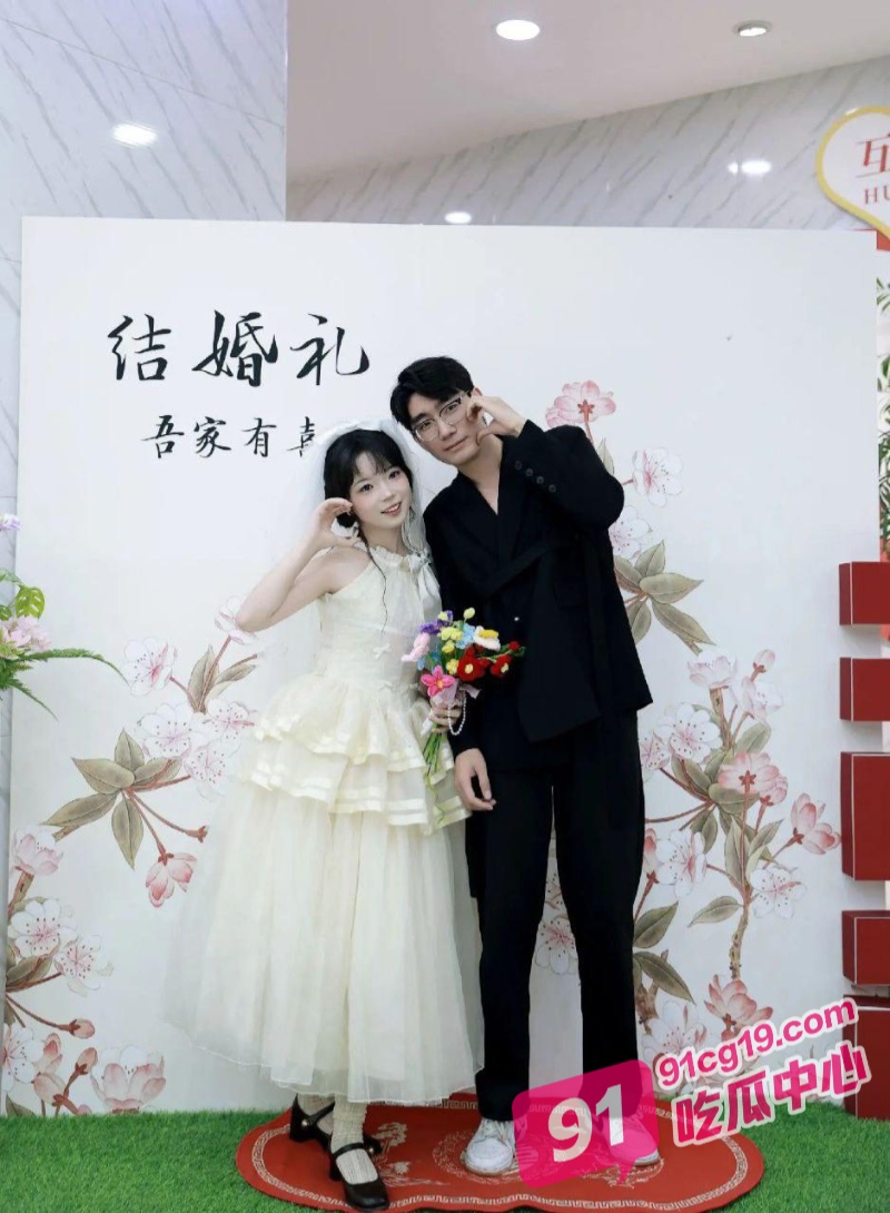 江苏新娘出轨门！新娘结婚前一夜和前男友穿着婚纱偷情做爱被曝光！ 配图5