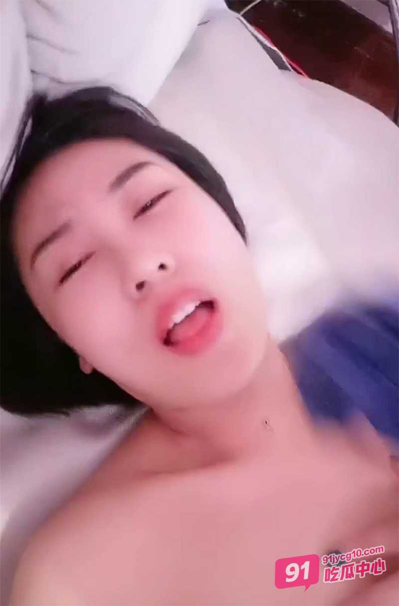 上海少妇偷情被男同事 被狠狠打桩黑森林 叫声让人亢奋！