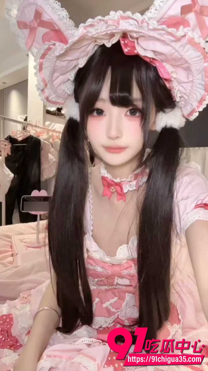 抖音小萝莉季雨自慰1
