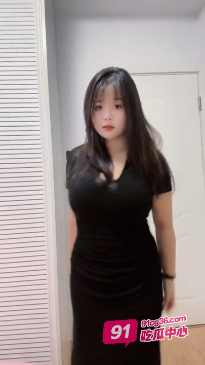 抖音巨乳网红全裸直播 超级大奶揉搓诱惑 巨乳秒杀无数女主播 配图4