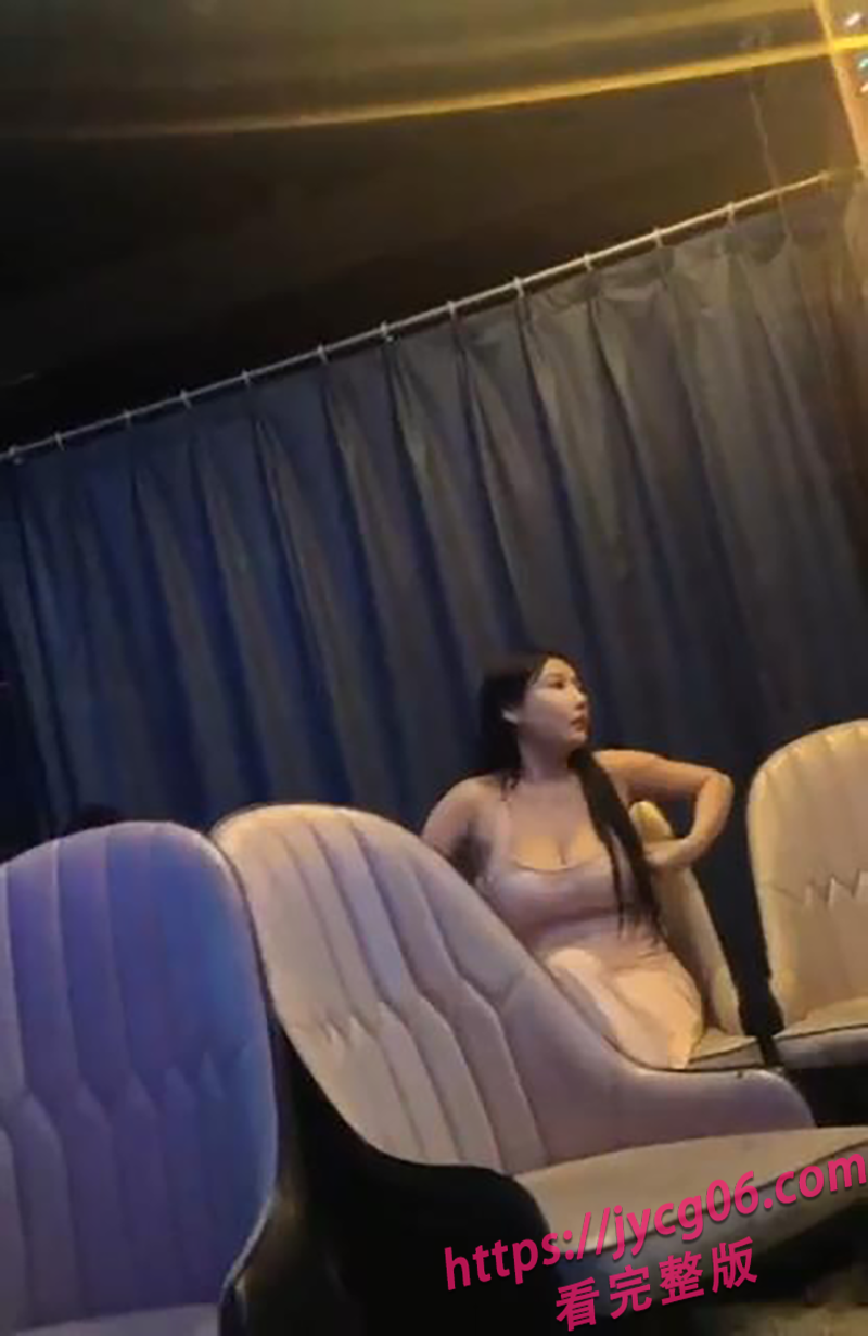 会所选妃现场堪比“非诚勿扰”！各种搔首弄姿只为抢一单生意！ 配图6