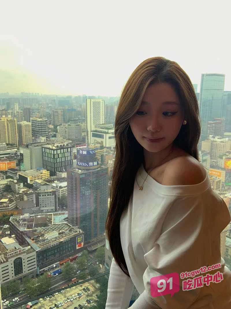 调教我的巨乳亲表姐～涂鸦狗叫深喉猛操打耳光 给我姐爽翻天！ 配图