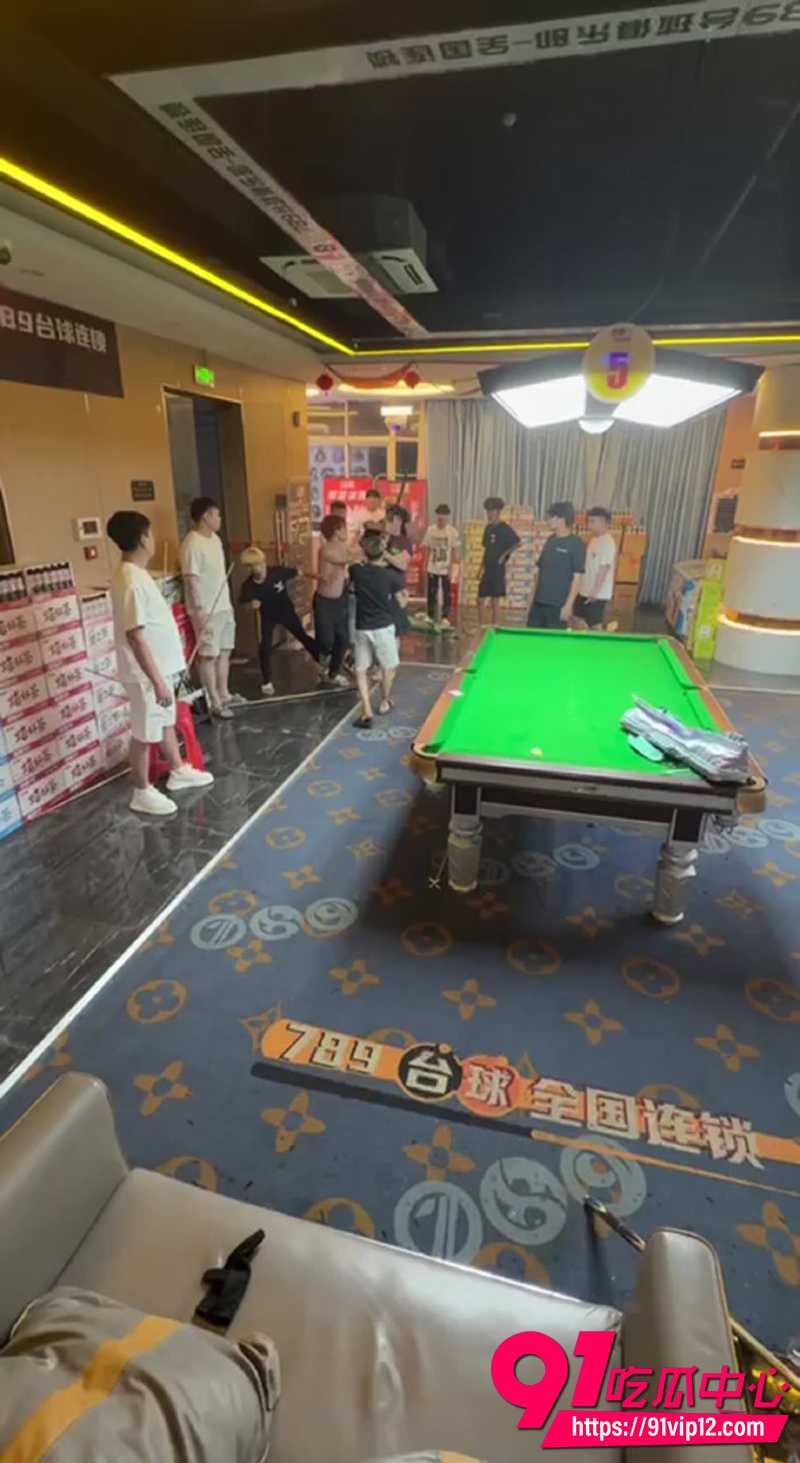 湖南永州道县台球厅打架现场 2 湖南永州道县台球厅打架现场 2