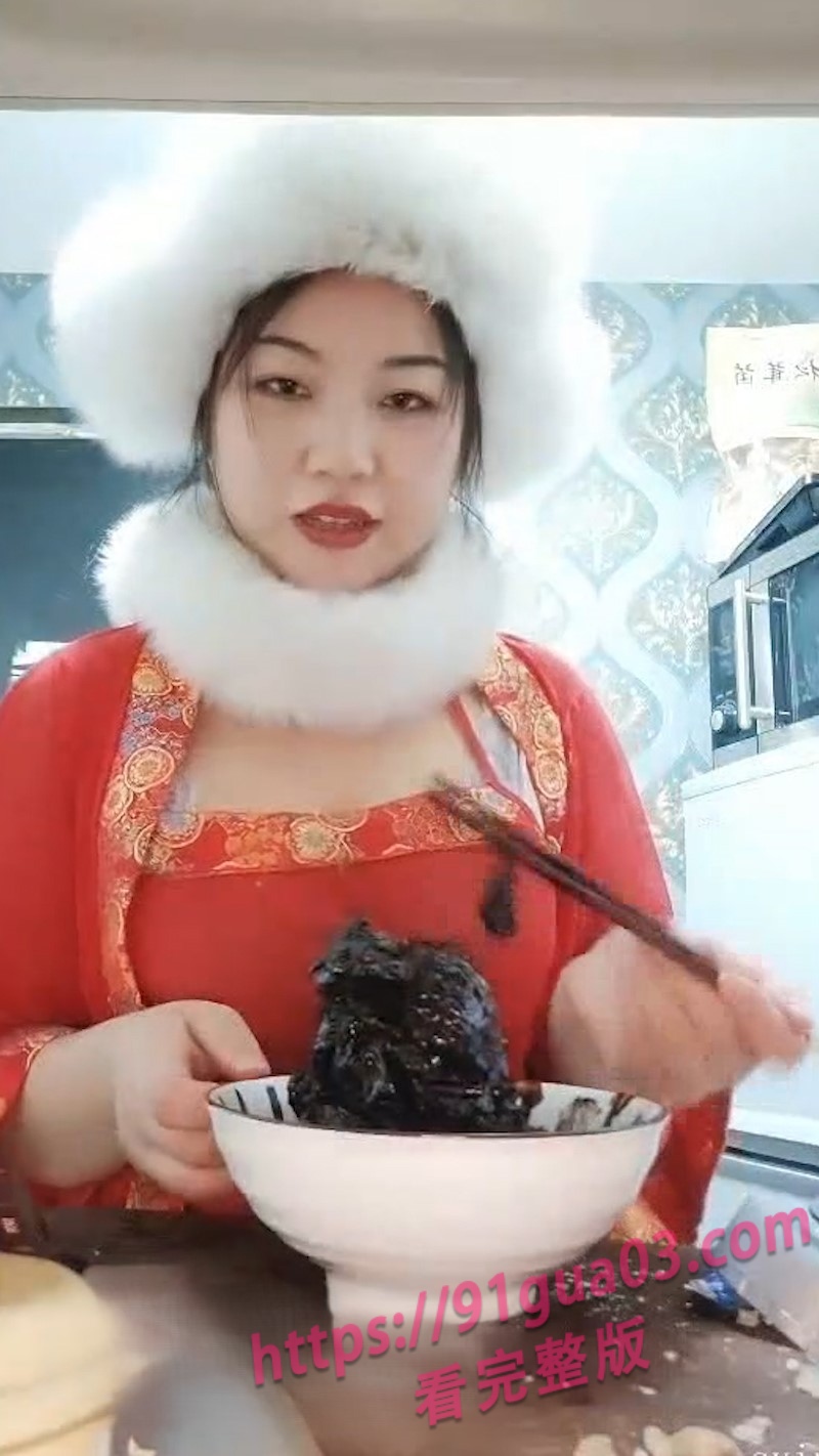 网黄王熙凤化身古典名妓 旗袍开衩挑逗太会玩！ 配图3