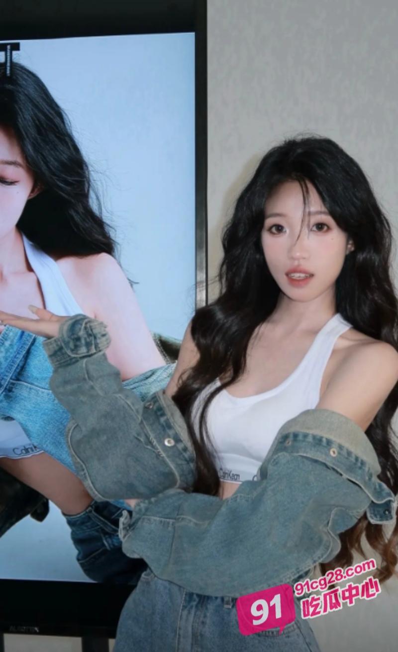 捕获野猫DJ 肌肉男约啪女DJ 床上90°倒插骚穴！ 配图2