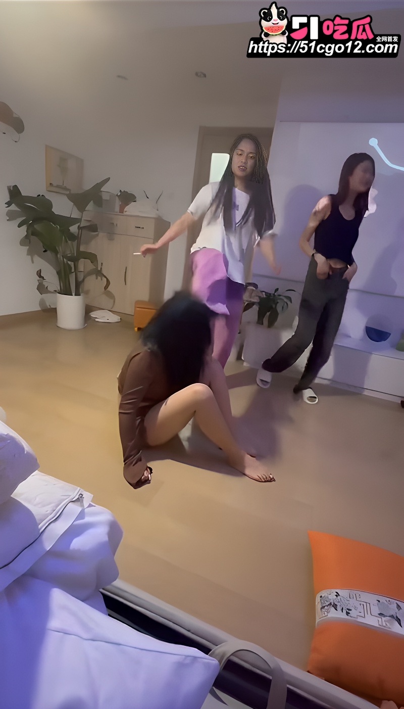18岁精神小妹霸凌事件 2 18岁精神小妹霸凌事件 2