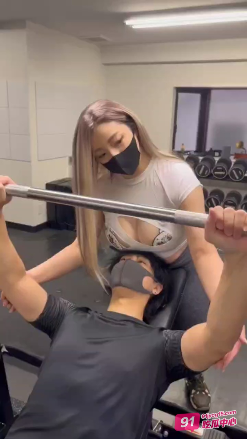 上帝创造女人时专门留了一个洞 各种场合骚无止境～
