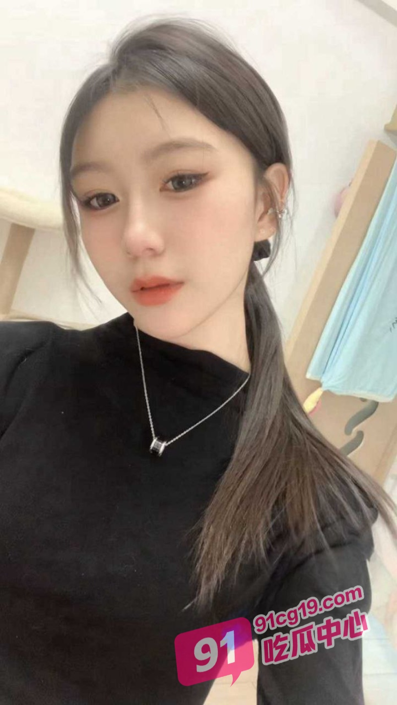 镜头下的女友别有一番滋味 脸色潮红难掩快感 让人难以把持！ 配图2